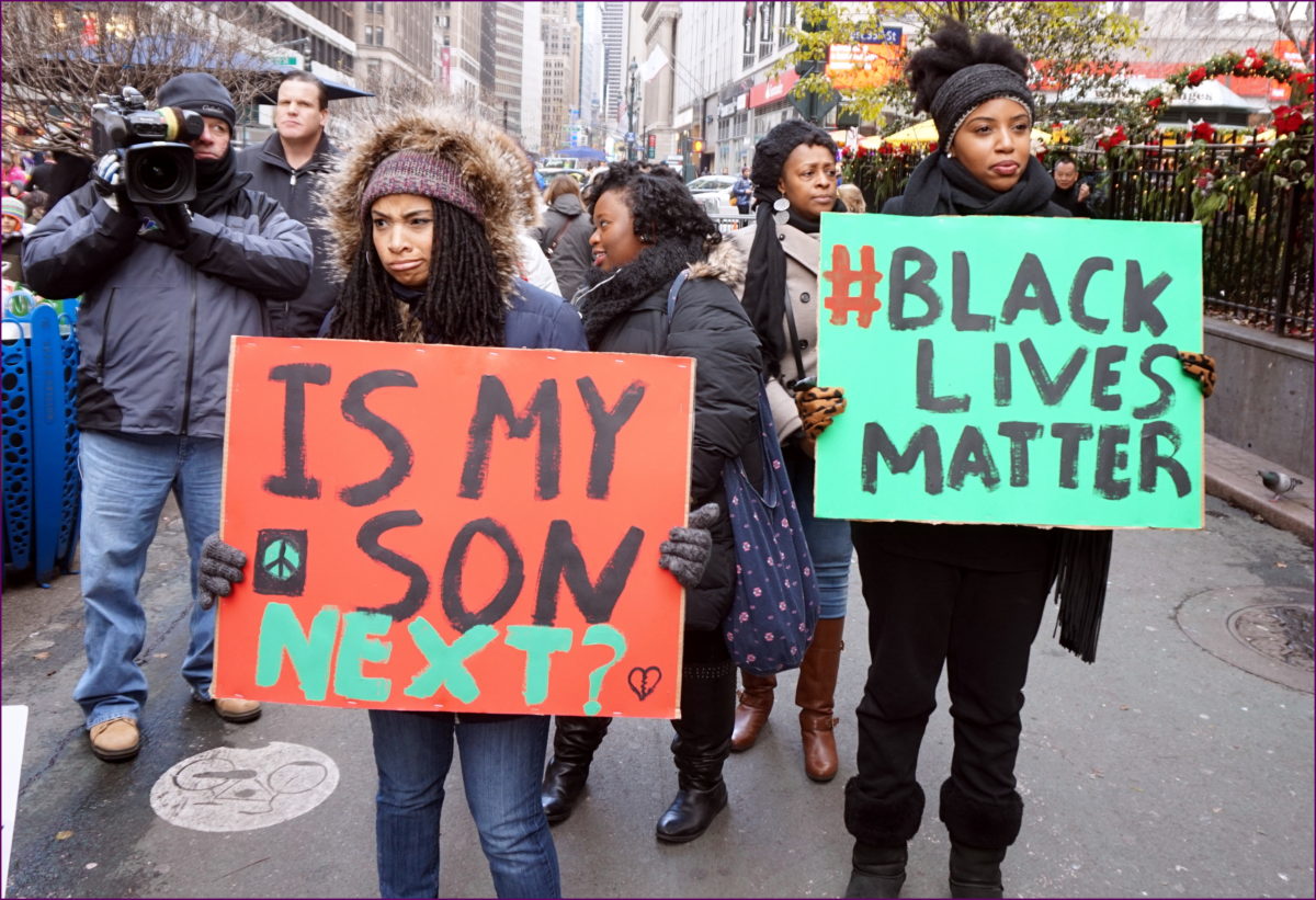 纽约市团结弗格森行动。瞬间，鼓励抵制黑色星期五消费主义。