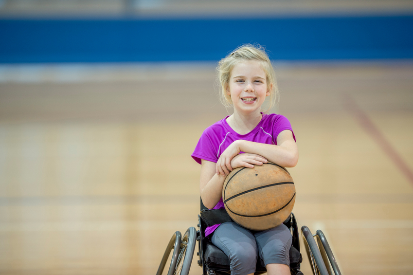 残疾女孩打篮球