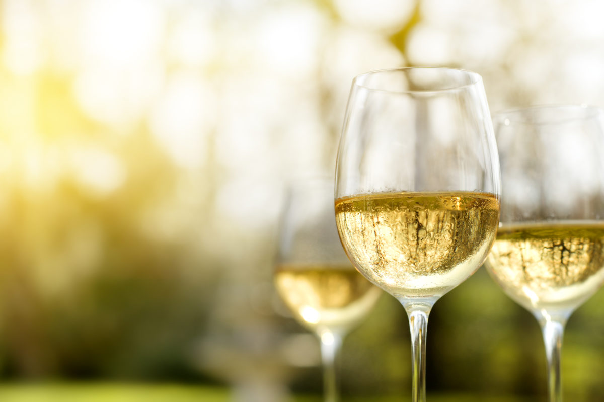 Alfresco在夏末或秋季冷藏白葡萄酒。