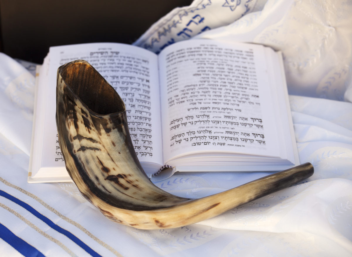 犹太长袍和犹太祈祷书(祈祷披肩)