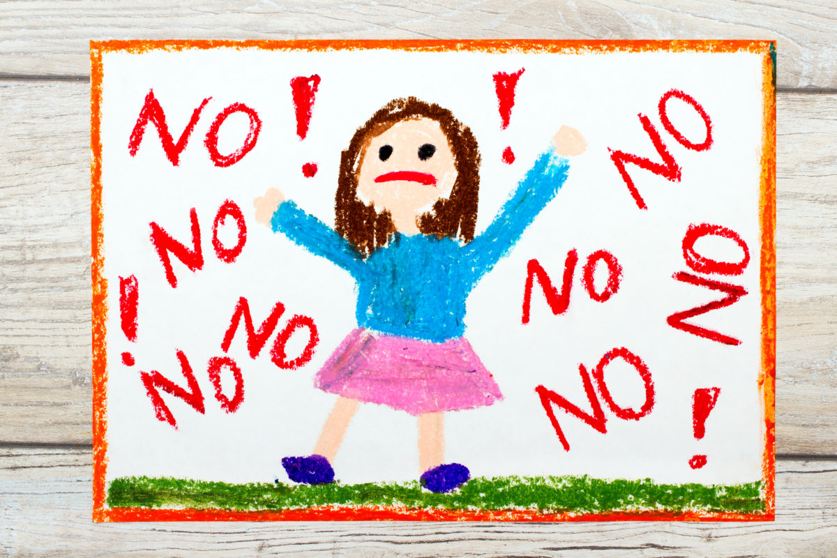 彩绘照片：小女孩尖叫着说不