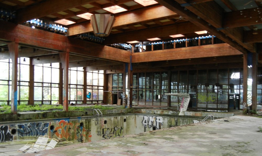格罗辛格废弃的游泳池