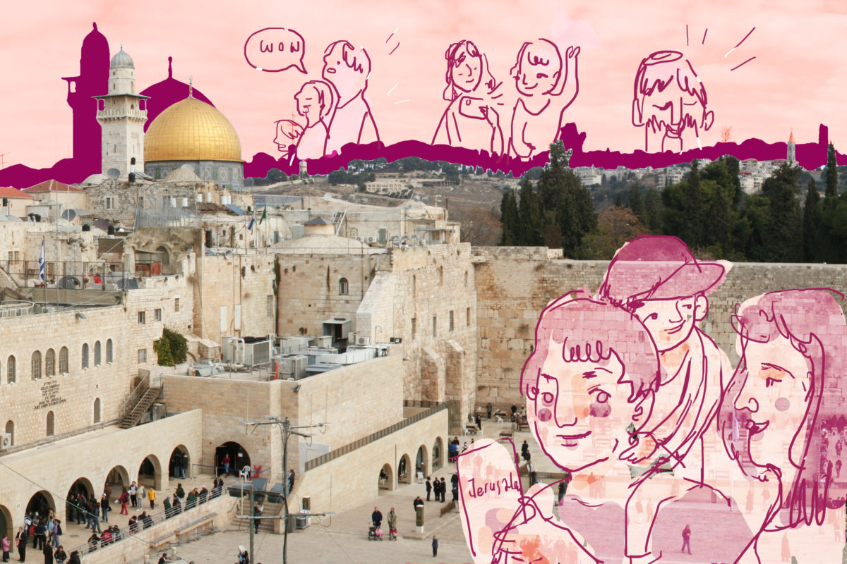 耶路撒冷老城的西墙，最重要的犹太宗教遗址，阿克萨清真寺(右)和圆顶清真寺(左)为背景。